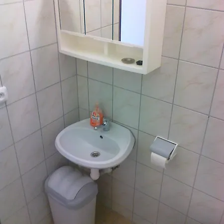 Einsteinova Petrzalka Station Homestay *