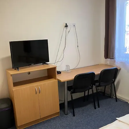 Einsteinova Petrzalka Station Homestay *