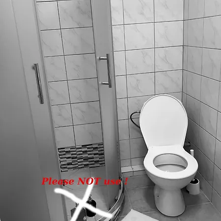 Einsteinova Petrzalka Station Homestay
