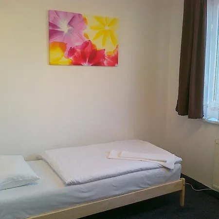 Einsteinova Petrzalka Station Homestay *