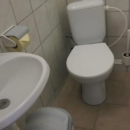 Hayay Rooms Own Toilet - Clima - Parking * براتسيلافا