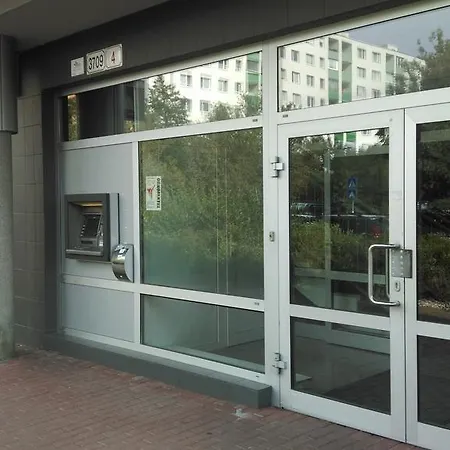 Einsteinova Petrzalka Station Homestay *